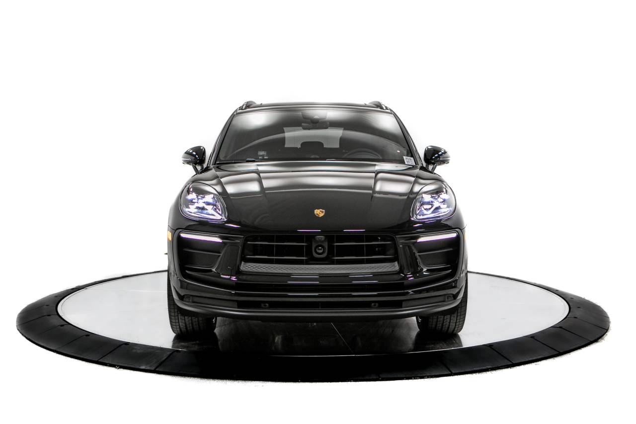Thumbnail: 2026 Porsche Macan - 10