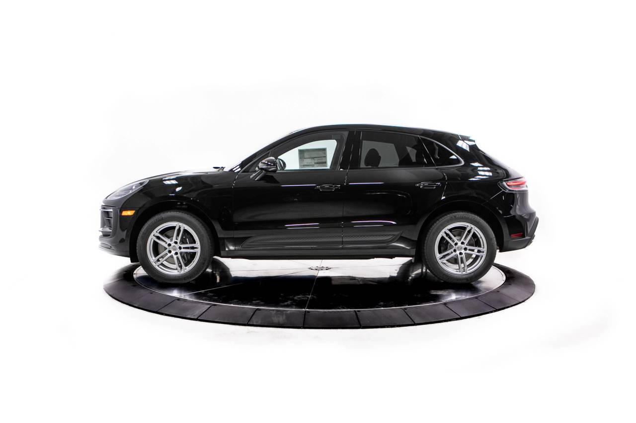 Thumbnail: 2026 Porsche Macan - 2