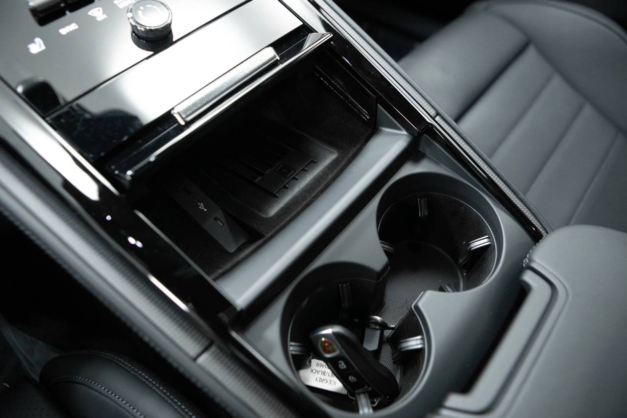 Thumbnail: 2026 Porsche Panamera - 31