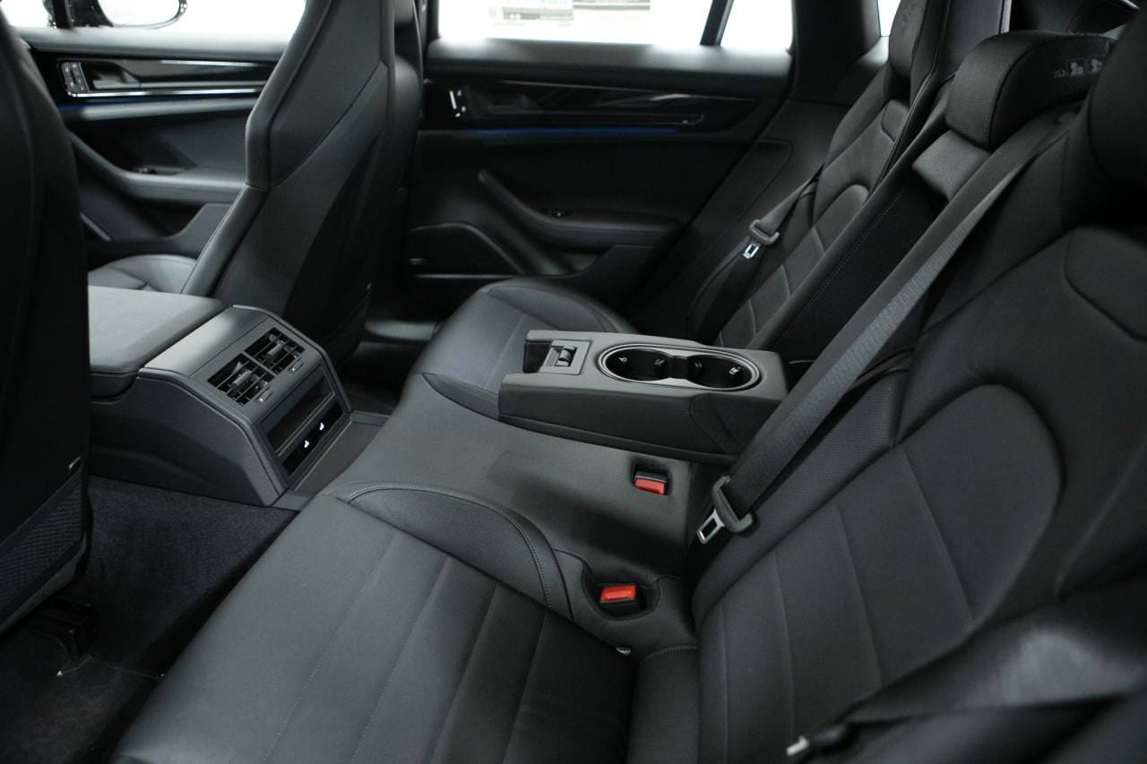 Thumbnail: 2026 Porsche Panamera - 36