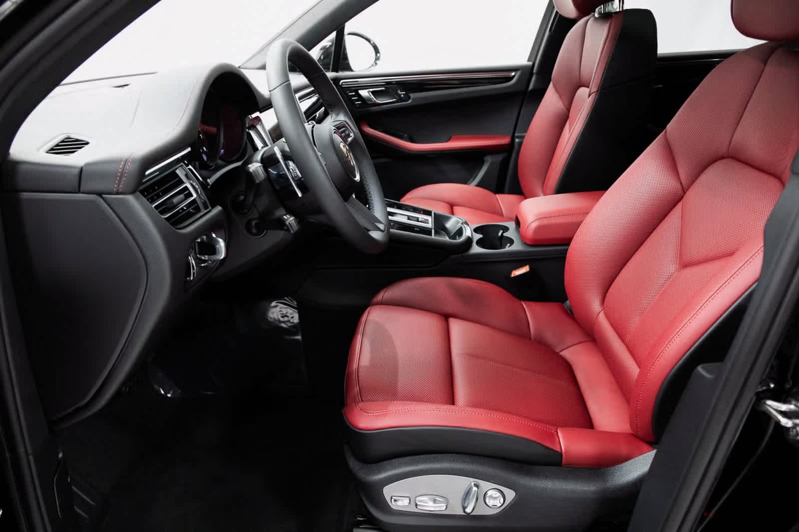 Thumbnail: 2025 Porsche Macan - 16