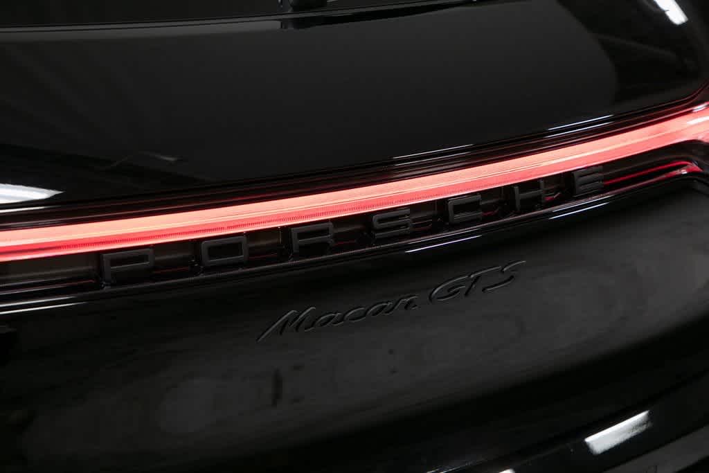 Thumbnail: 2025 Porsche Macan - 36