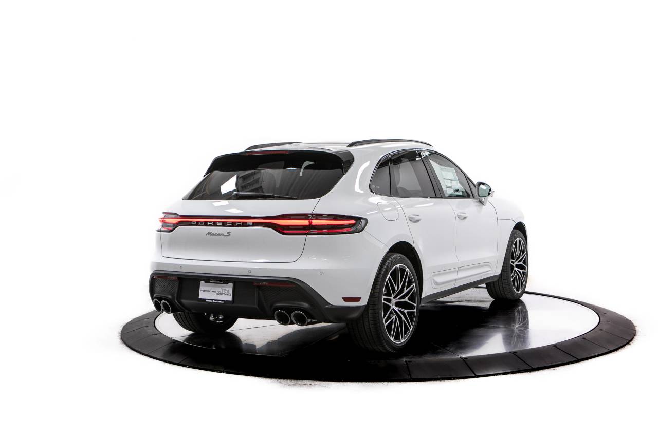 Thumbnail: 2026 Porsche Macan - 7