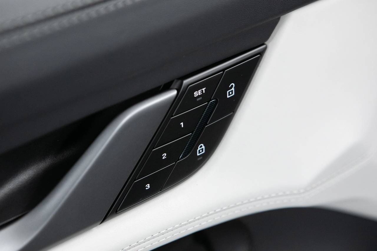 Thumbnail: 2026 Porsche Taycan - 25