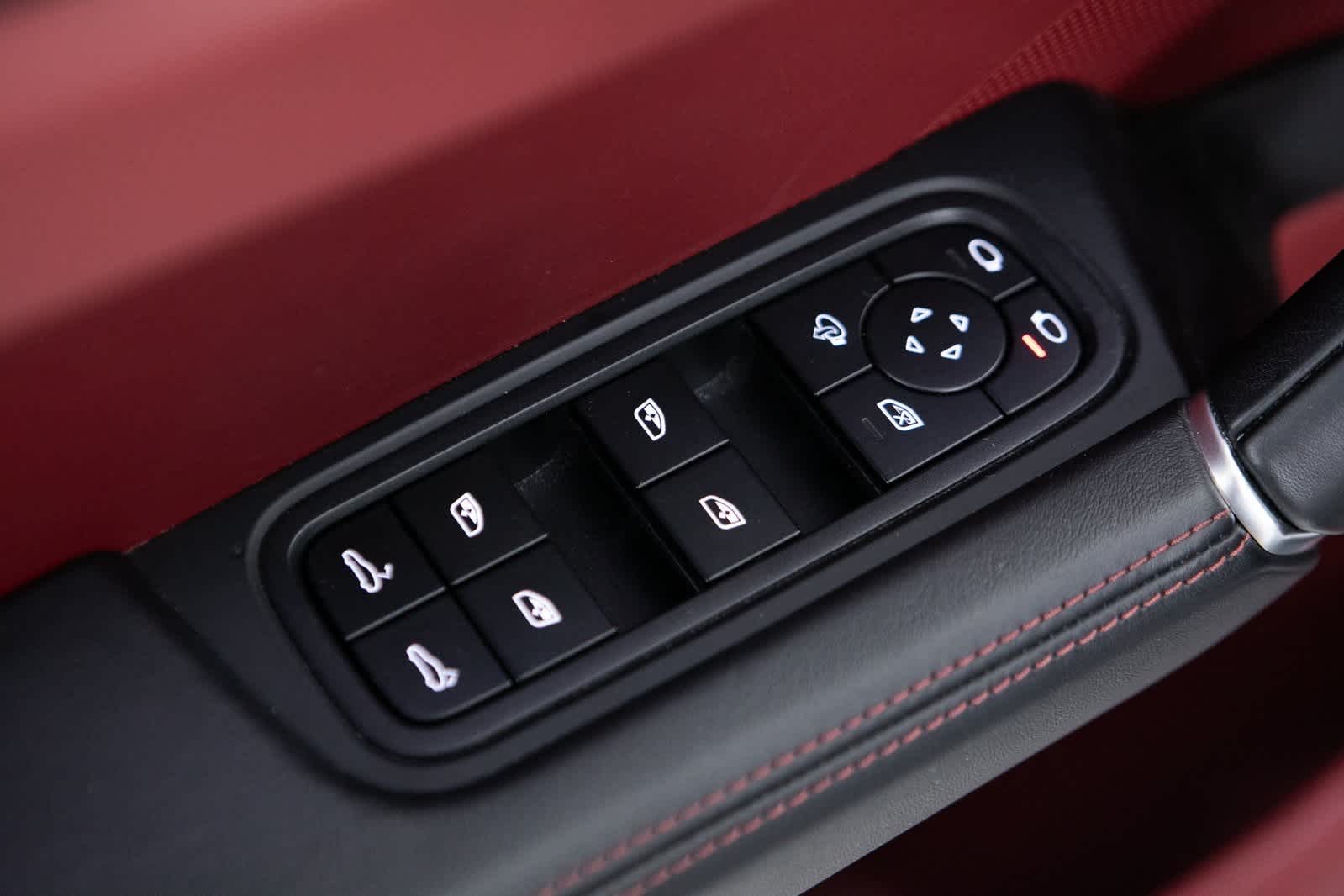 Thumbnail: 2022 Porsche Cayenne - 18