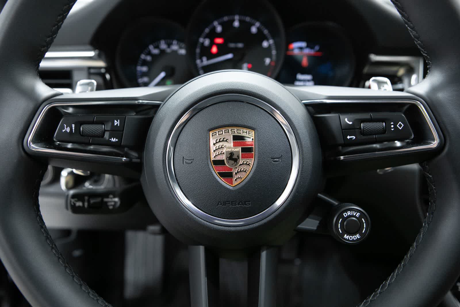 Thumbnail: 2026 Porsche Macan - 14