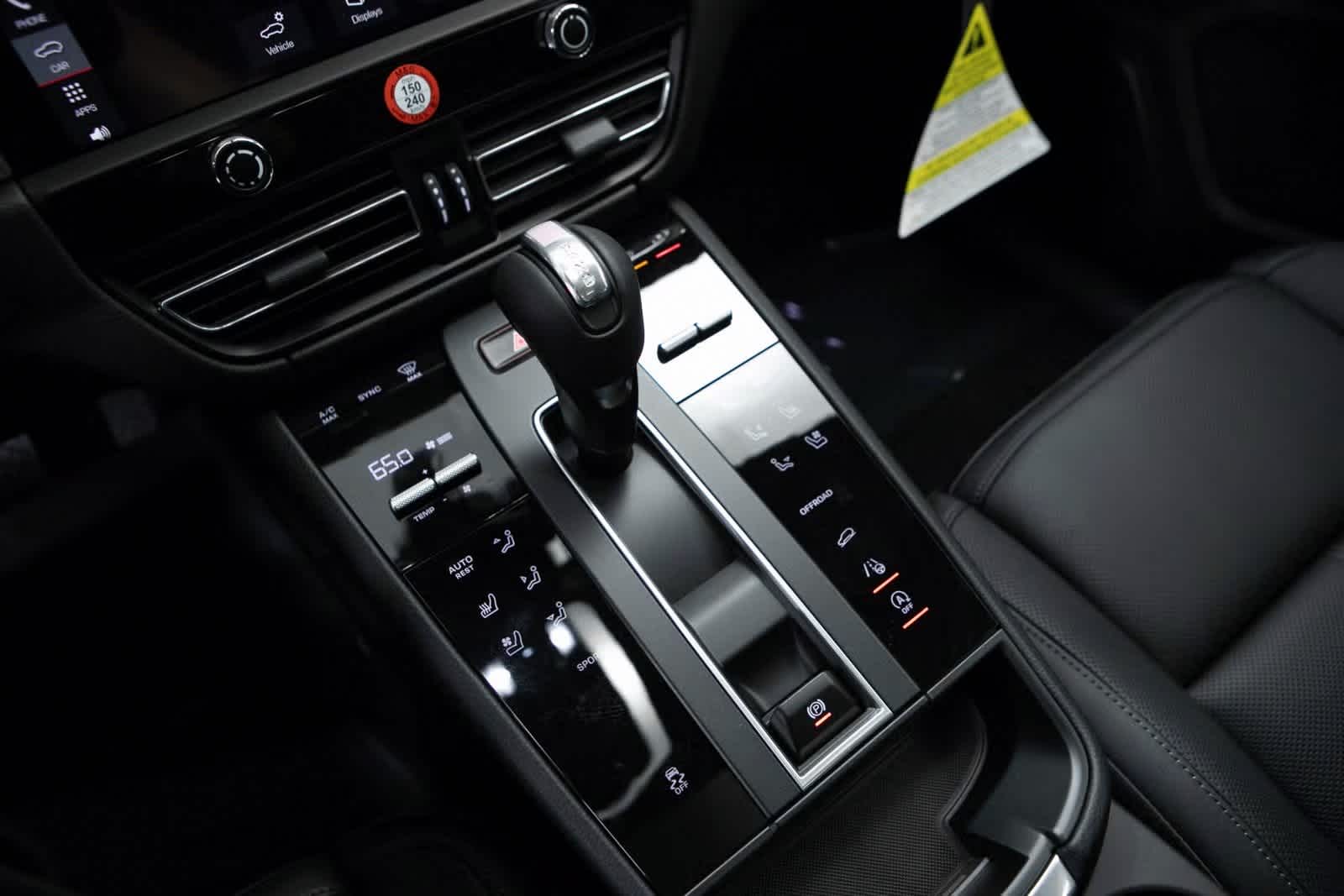 Thumbnail: 2025 Porsche Macan - 16