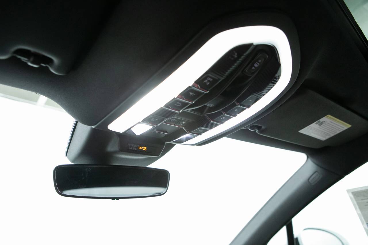 Thumbnail: 2026 Porsche Macan - 30