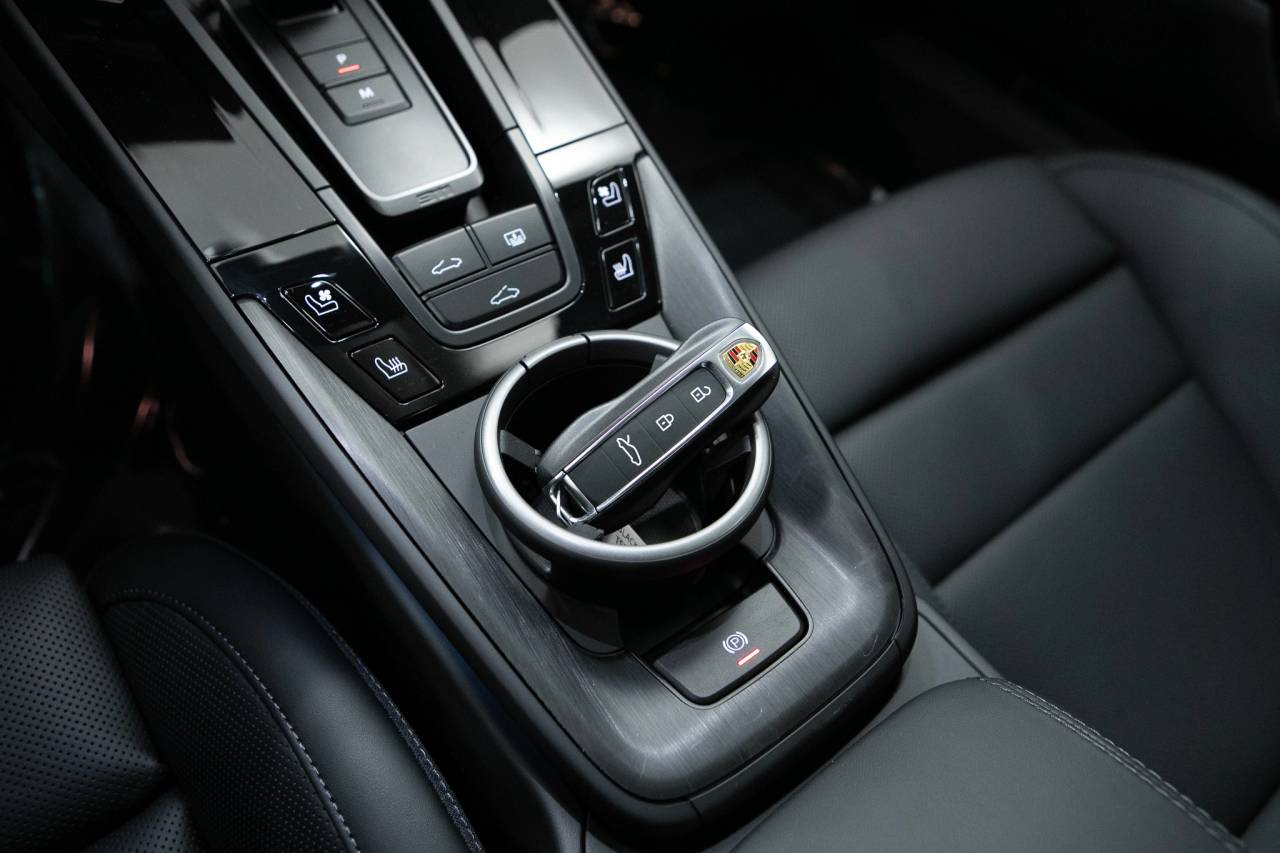 Thumbnail: 2026 Porsche 911 - 30