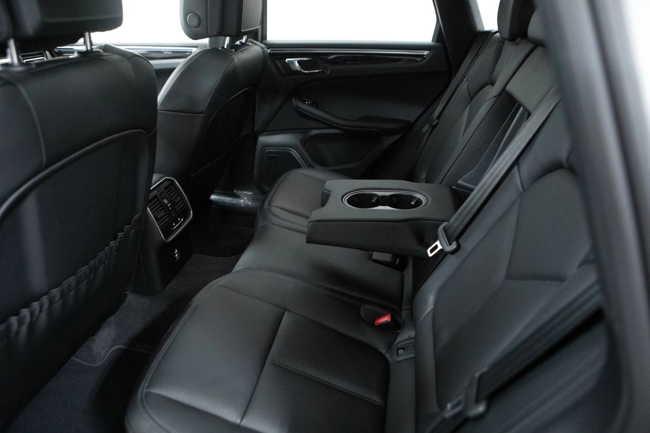 Thumbnail: 2026 Porsche Macan - 36