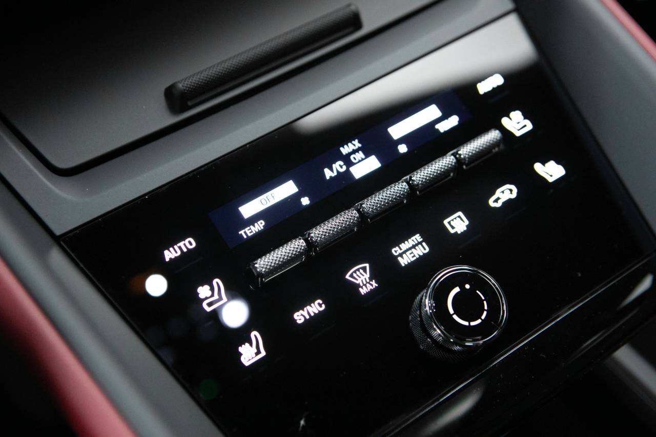 Thumbnail: 2026 Porsche Macan - 28