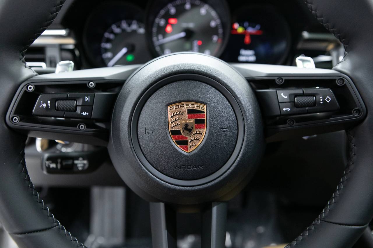 Thumbnail: 2026 Porsche Macan - 21