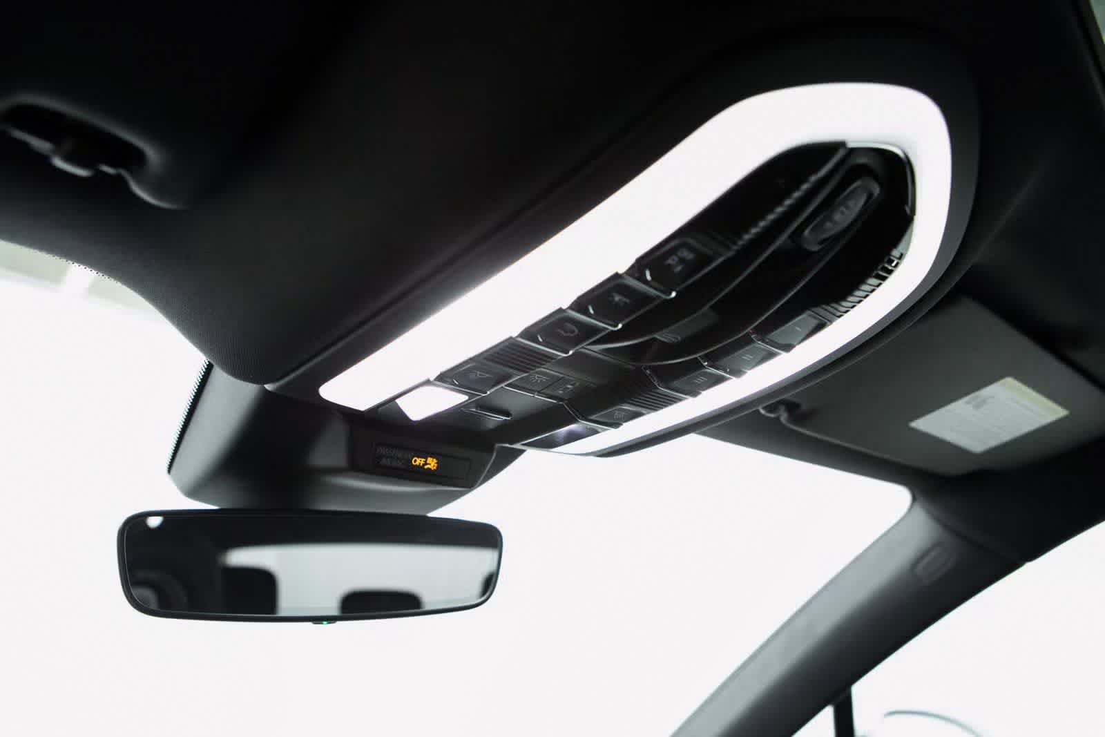 Thumbnail: 2025 Porsche Macan - 22