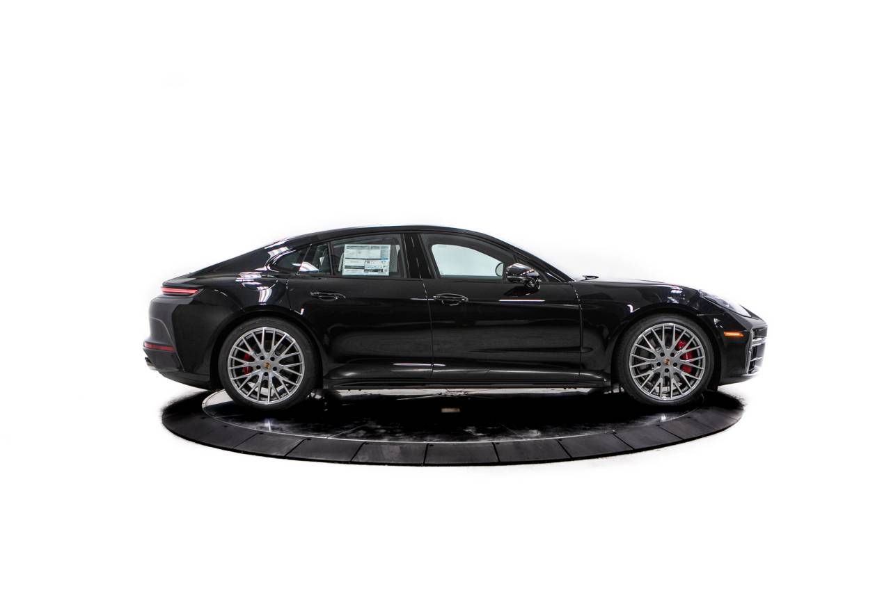 Thumbnail: 2026 Porsche Panamera - 8