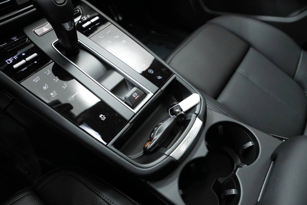 Thumbnail: 2026 Porsche Macan - 33