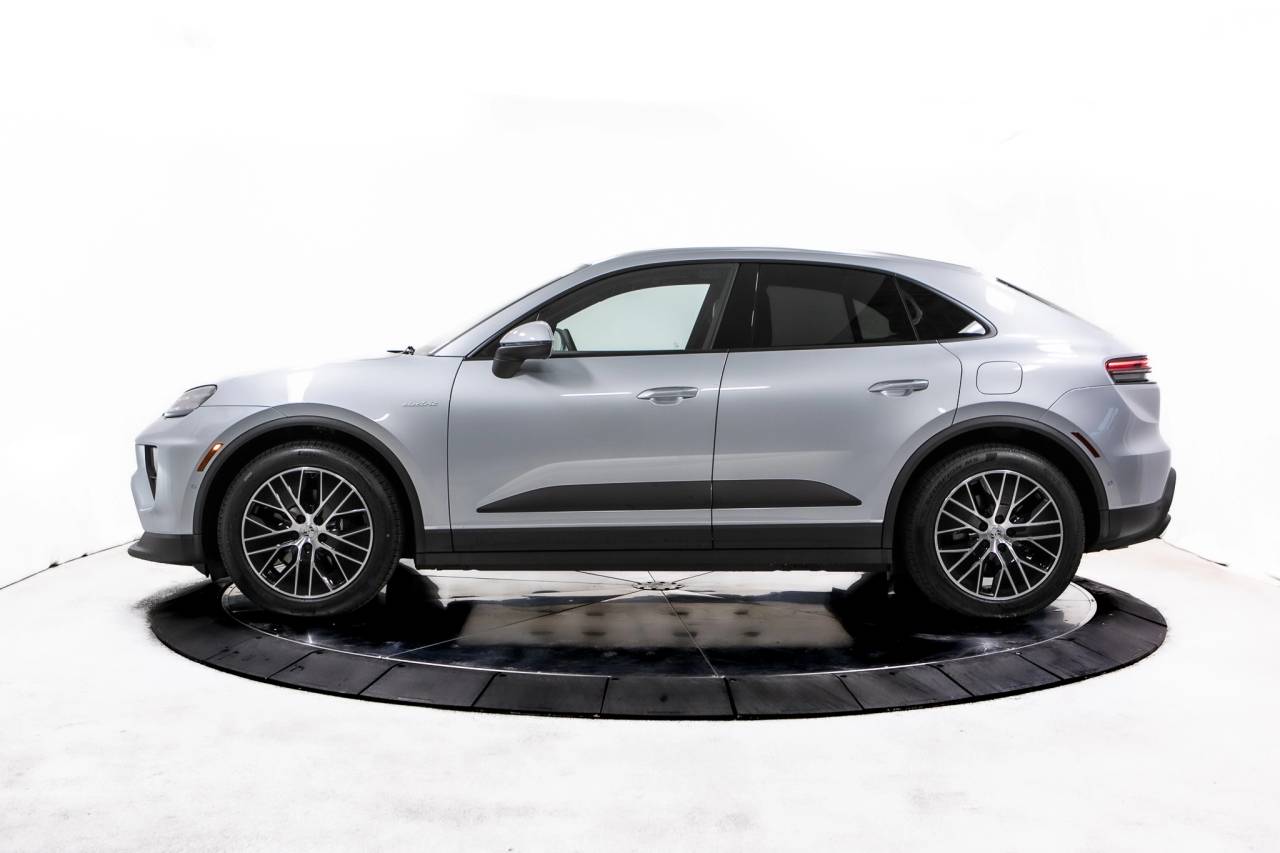 2025 Porsche Macan Electric photo 2