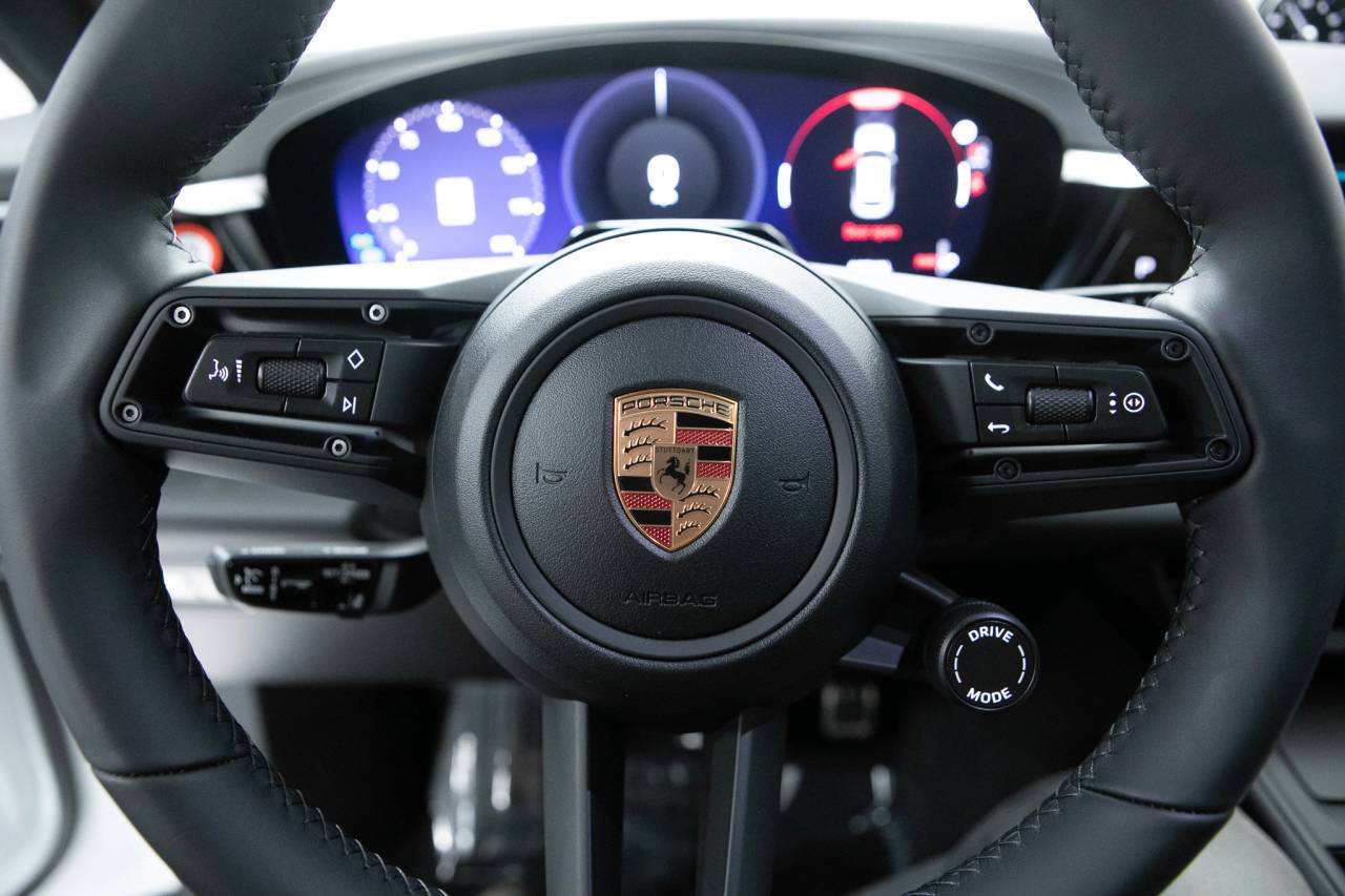 Thumbnail: 2026 Porsche Macan - 21