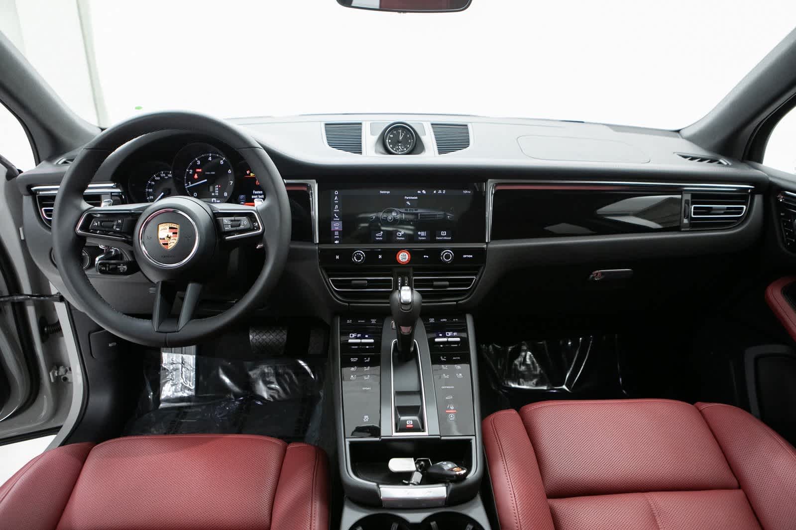 Thumbnail: 2025 Porsche Macan - 13