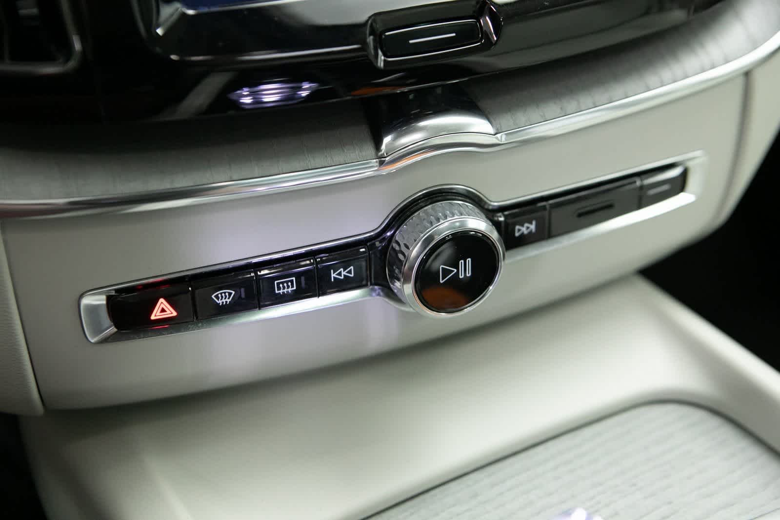 Thumbnail: 2024 Volvo XC60 - 21