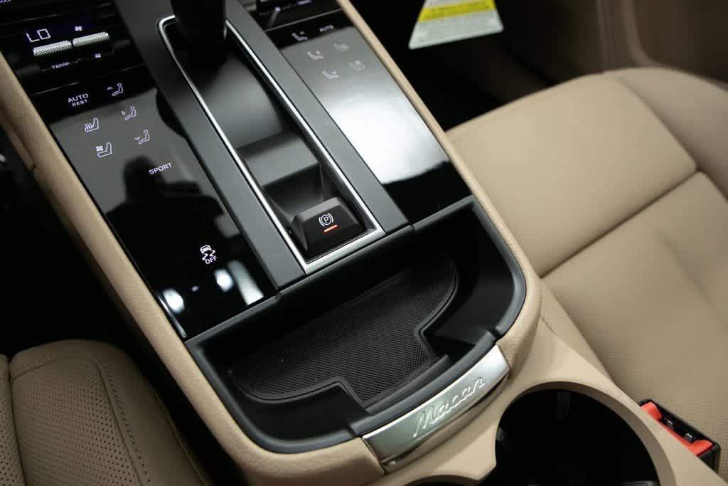 Thumbnail: 2025 Porsche Macan - 28