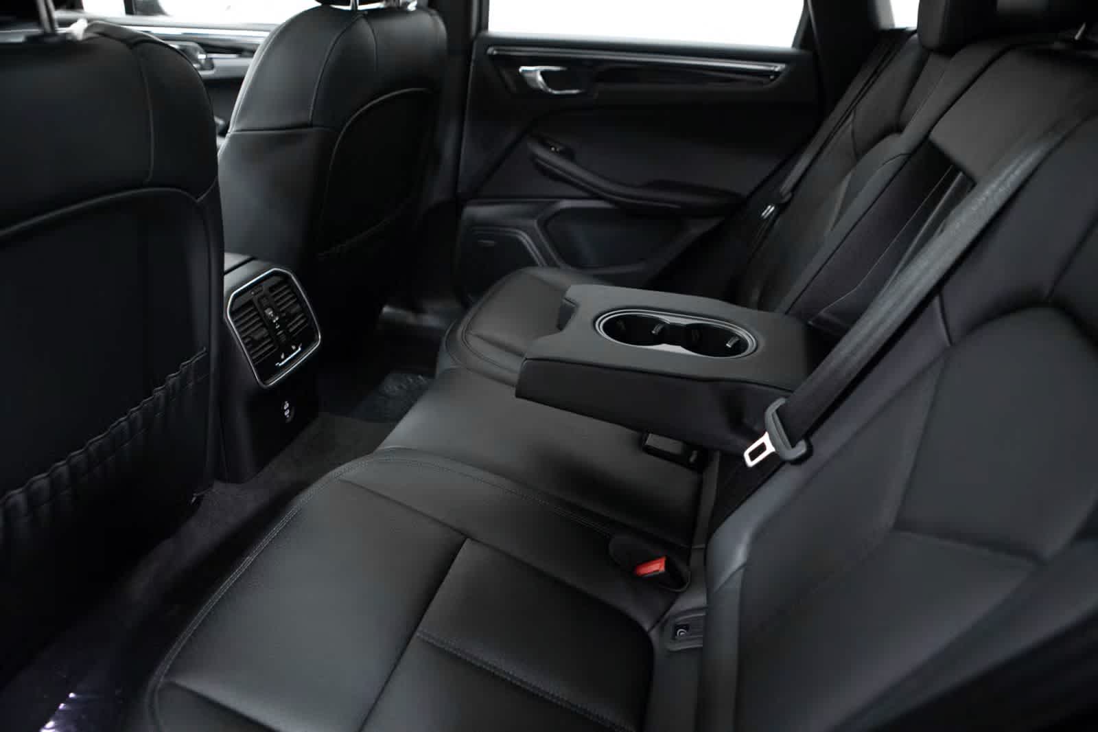 Thumbnail: 2026 Porsche Macan - 34