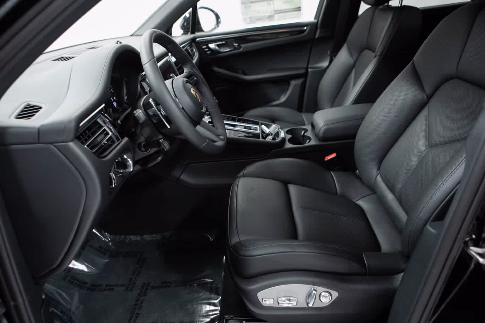 Thumbnail: 2026 Porsche Macan - 23