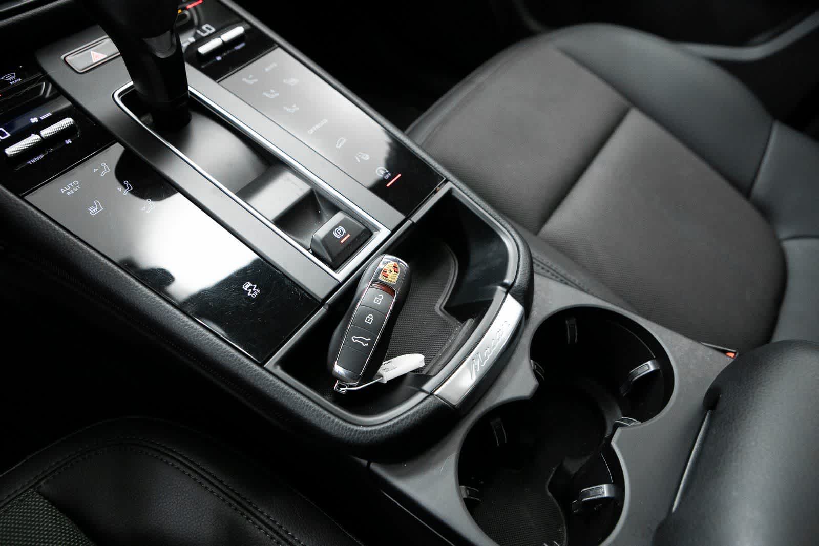 Thumbnail: 2023 Porsche Macan - 23
