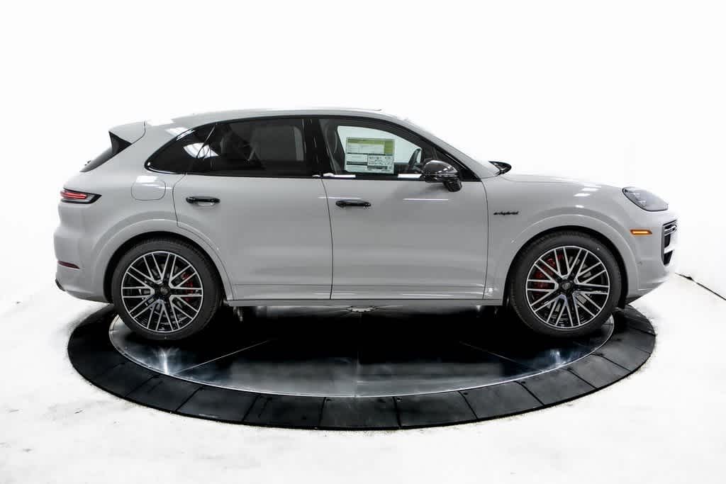 Thumbnail: 2025 Porsche Cayenne - 8