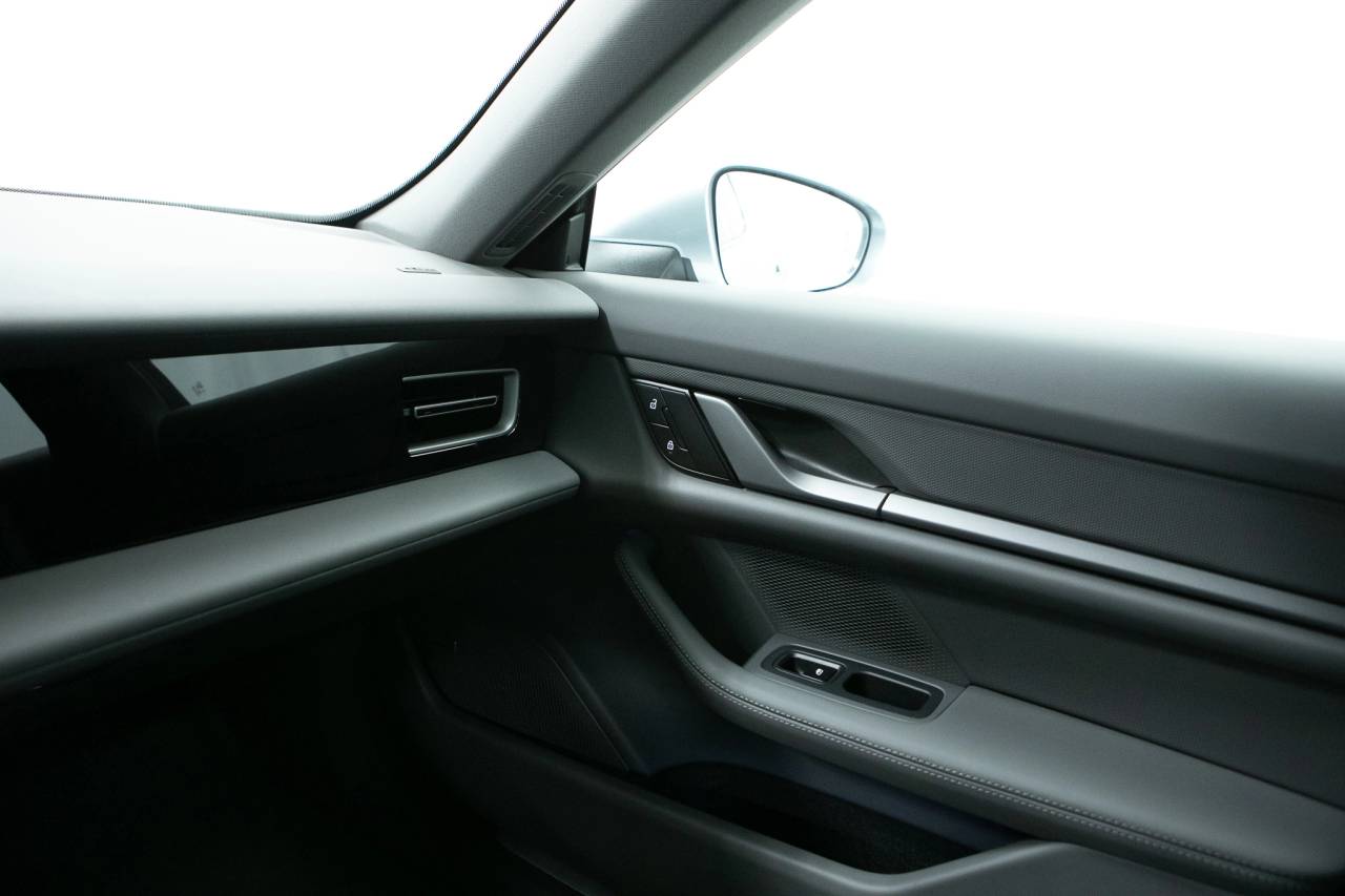 Thumbnail: 2025 Porsche Taycan - 33