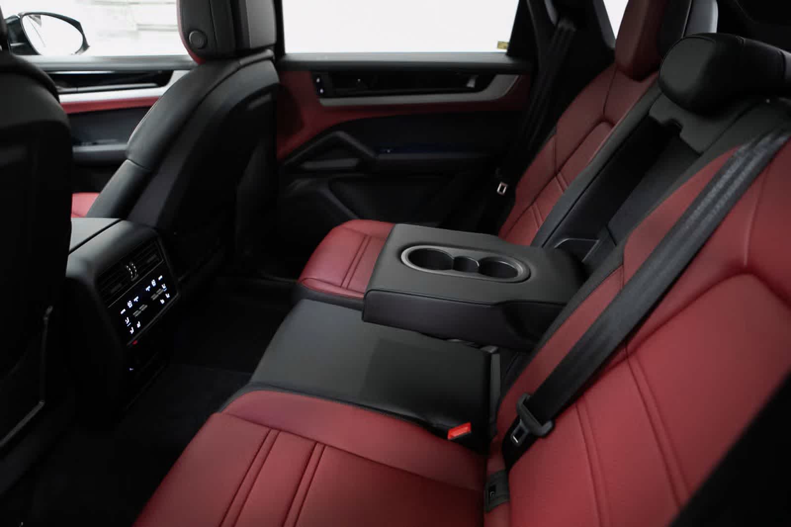 Thumbnail: 2025 Porsche Cayenne - 36