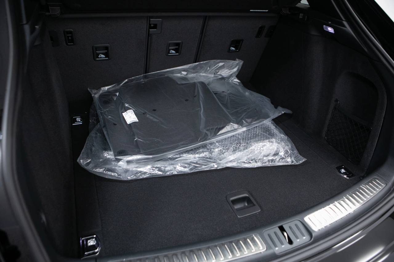 Thumbnail: 2026 Porsche Macan - 39