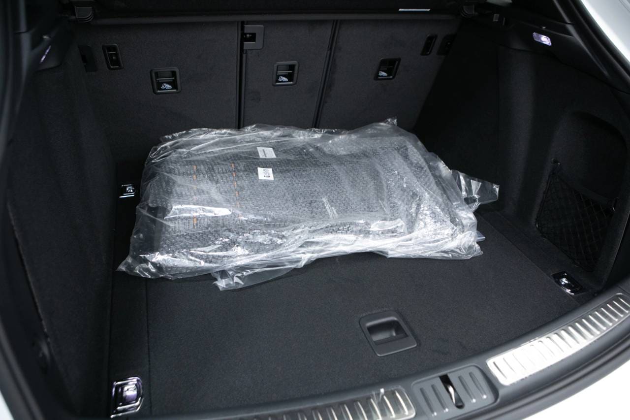 Thumbnail: 2026 Porsche Macan - 39