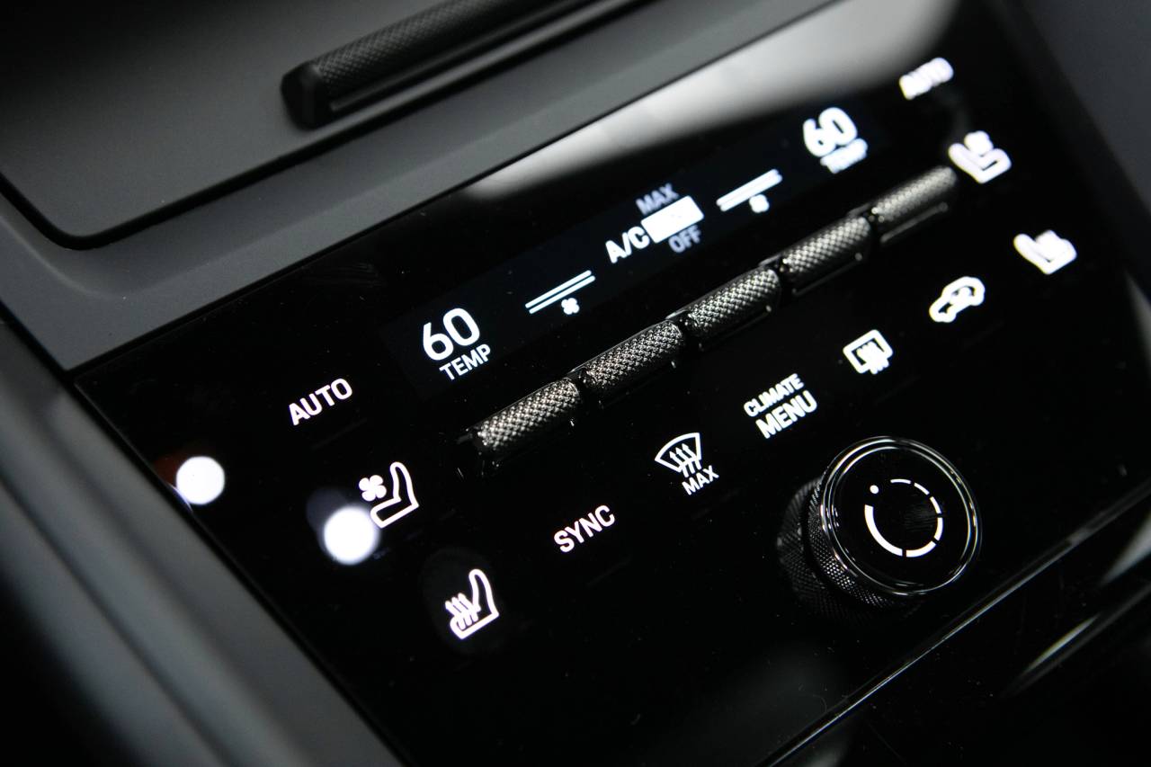 Thumbnail: 2025 Porsche Macan - 27