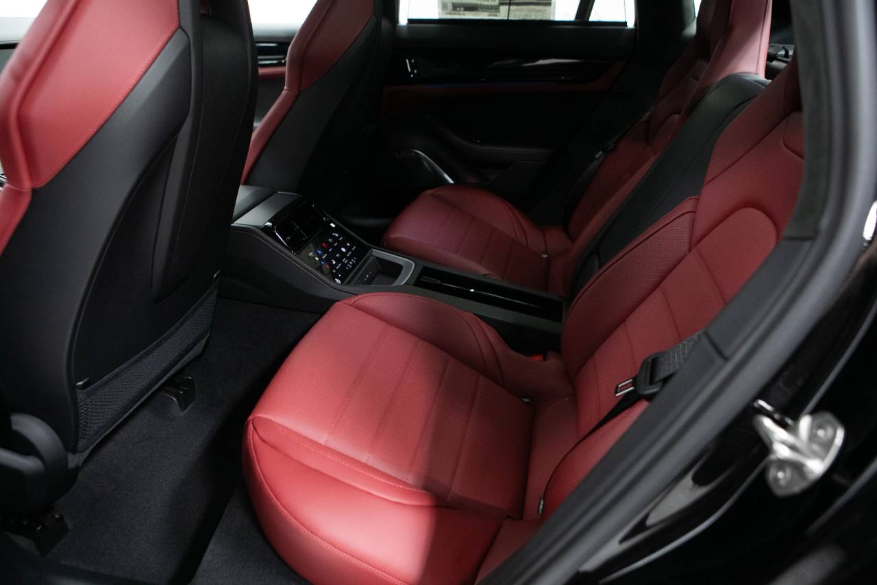 Thumbnail: 2026 Porsche Panamera - 35