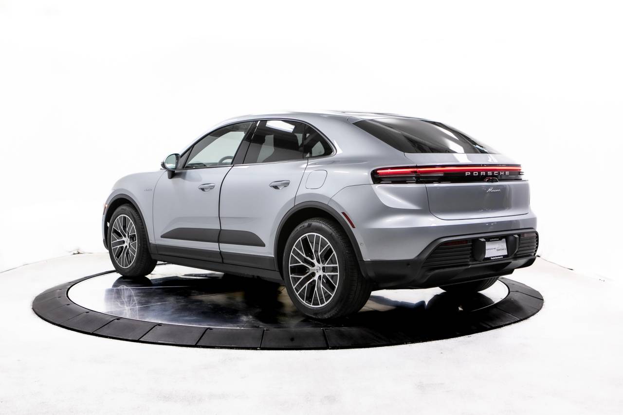 2025 Porsche Macan Electric photo 3