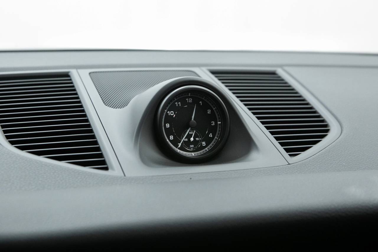 Thumbnail: 2026 Porsche Macan - 31