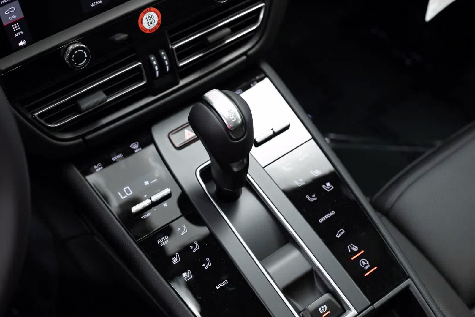 Thumbnail: 2025 Porsche Macan - 25