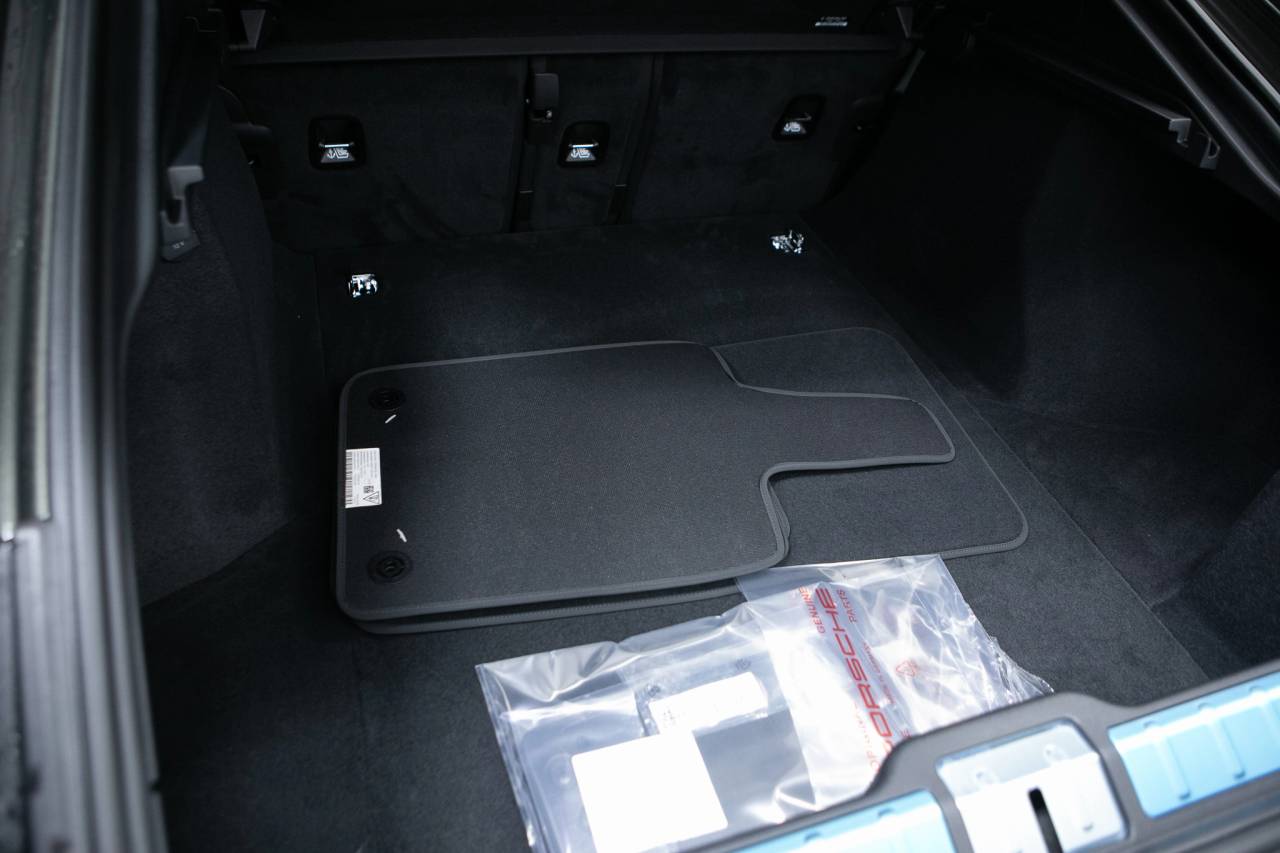 Thumbnail: 2026 Porsche Panamera - 39