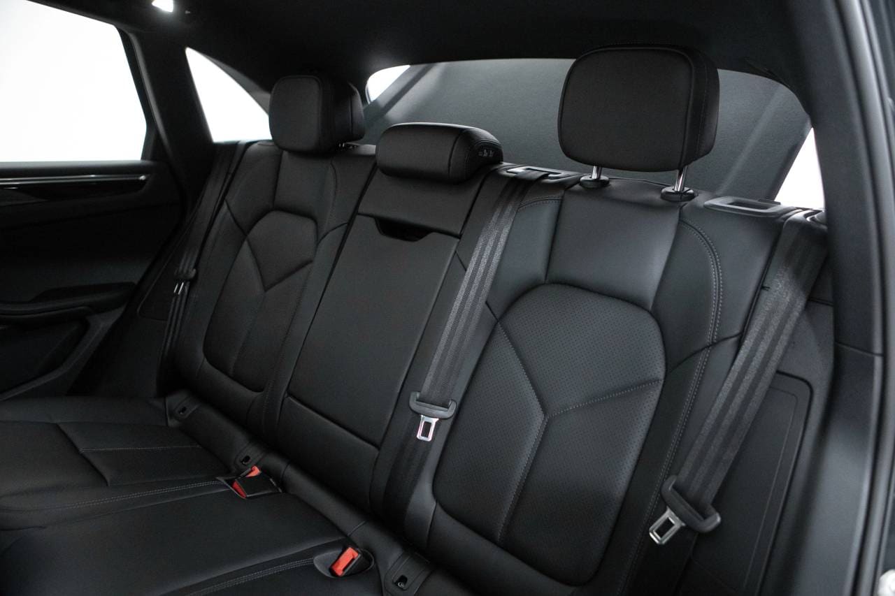 Thumbnail: 2026 Porsche Macan - 38