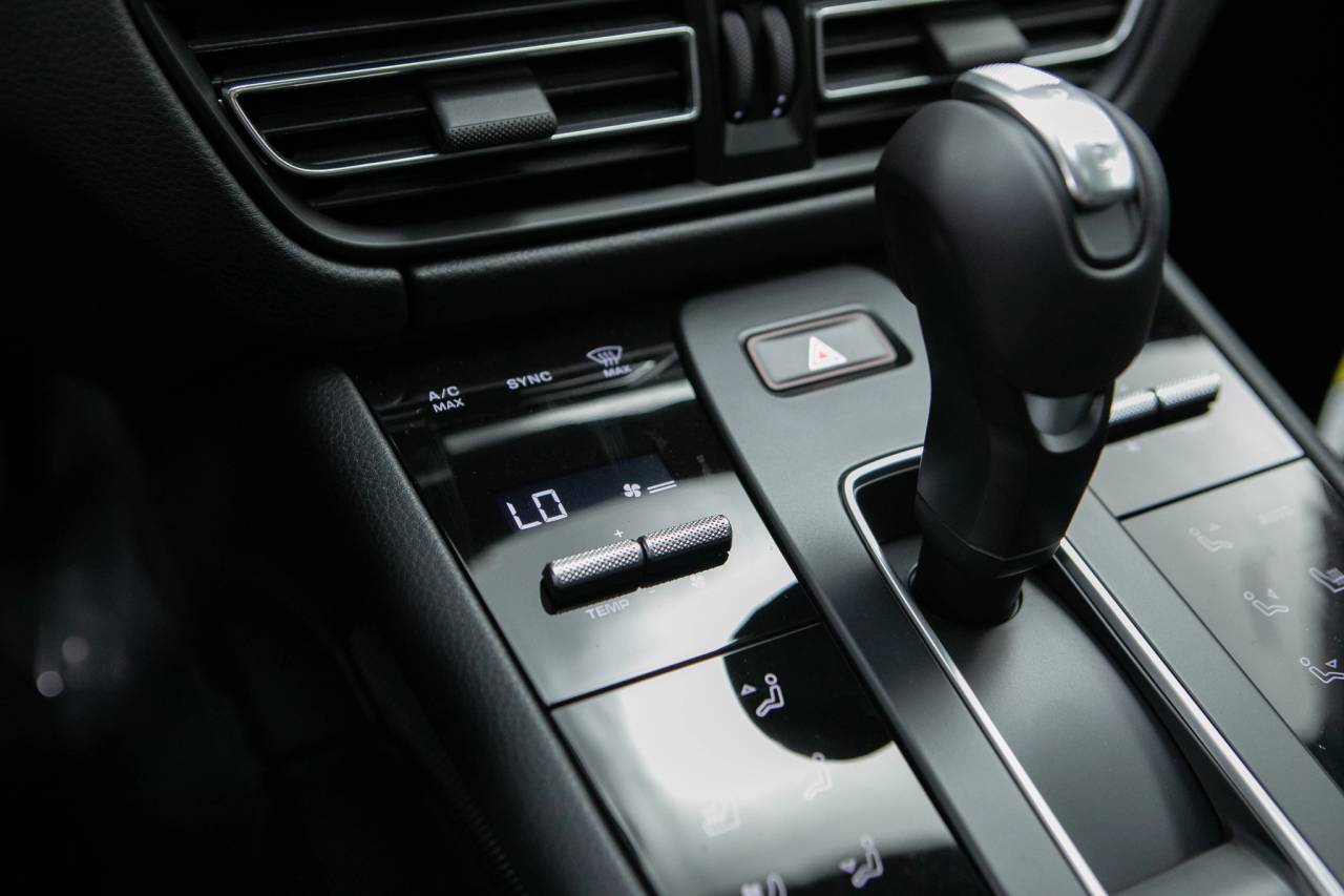 Thumbnail: 2026 Porsche Macan - 29