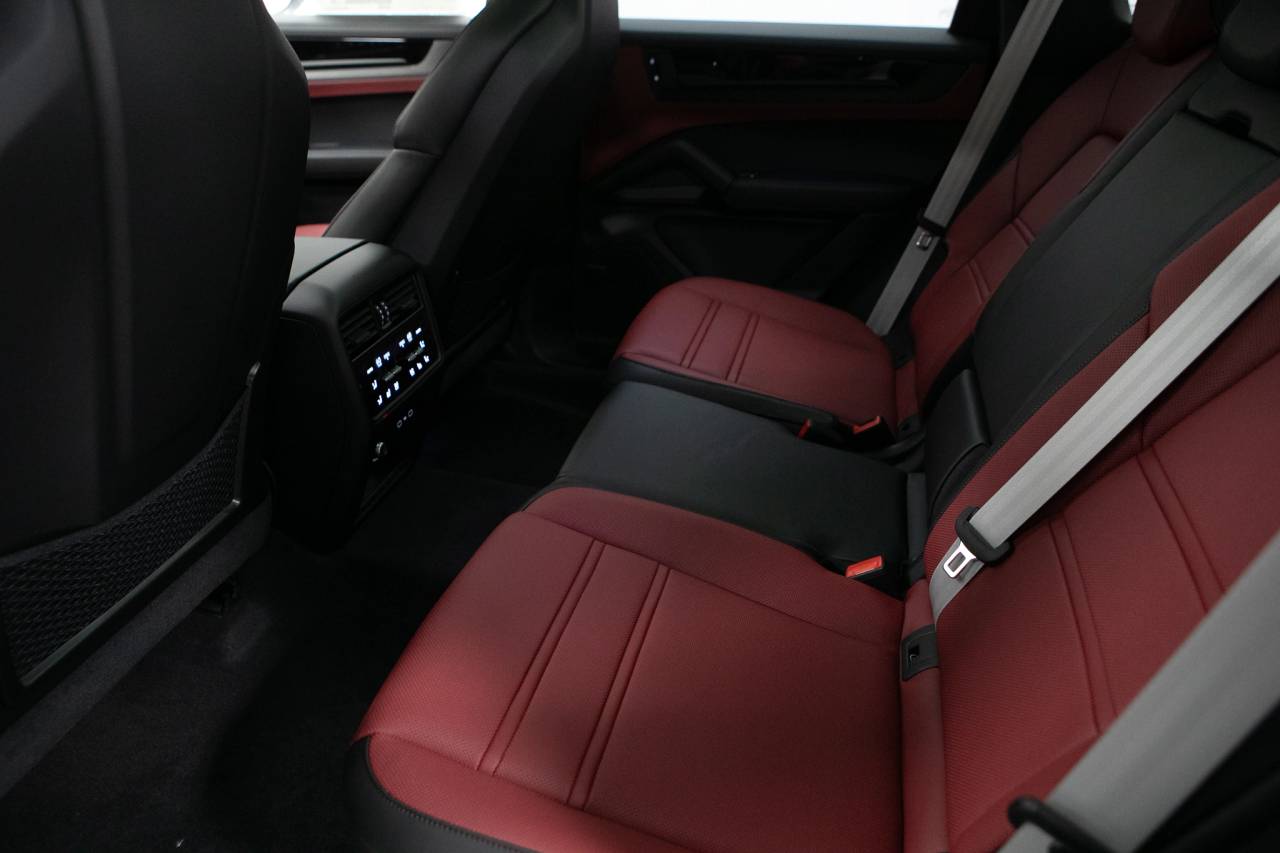 Thumbnail: 2026 Porsche Cayenne - 37