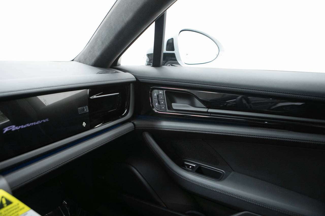 Thumbnail: 2026 Porsche Panamera - 32