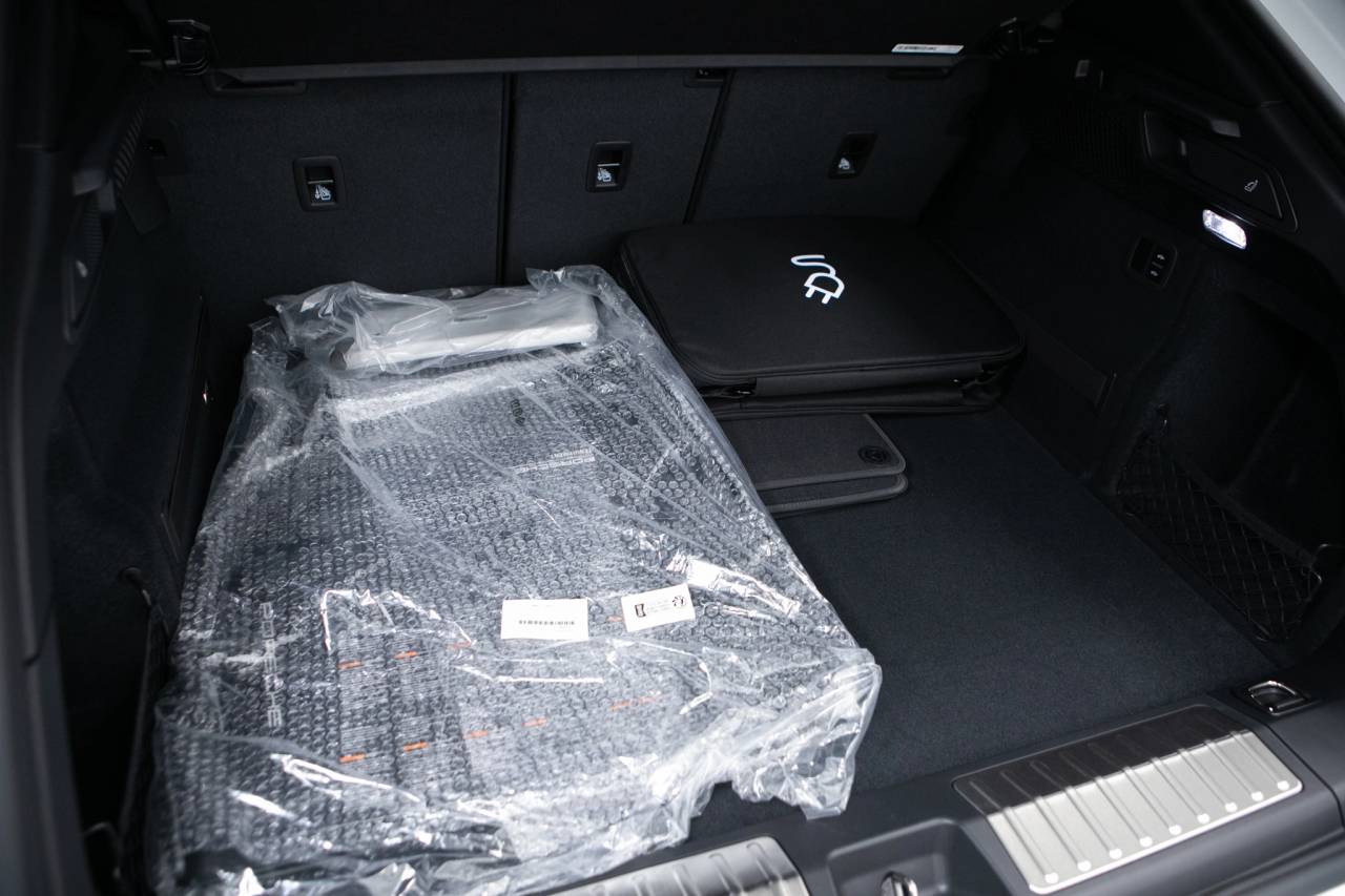 Thumbnail: 2026 Porsche Macan - 38