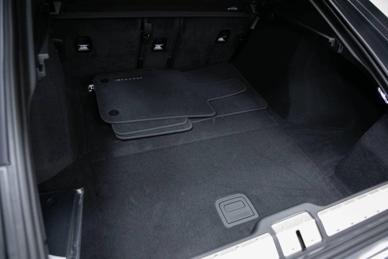 Thumbnail: 2026 Porsche Panamera - 39