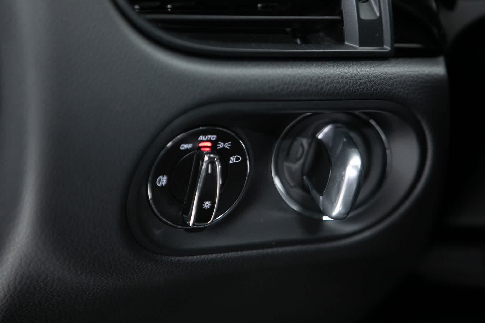 Thumbnail: 2023 Porsche Macan - 20