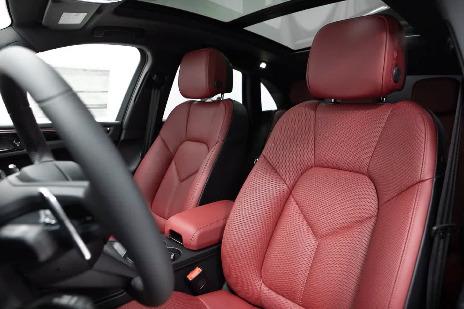 Thumbnail: 2025 Porsche Macan - 5