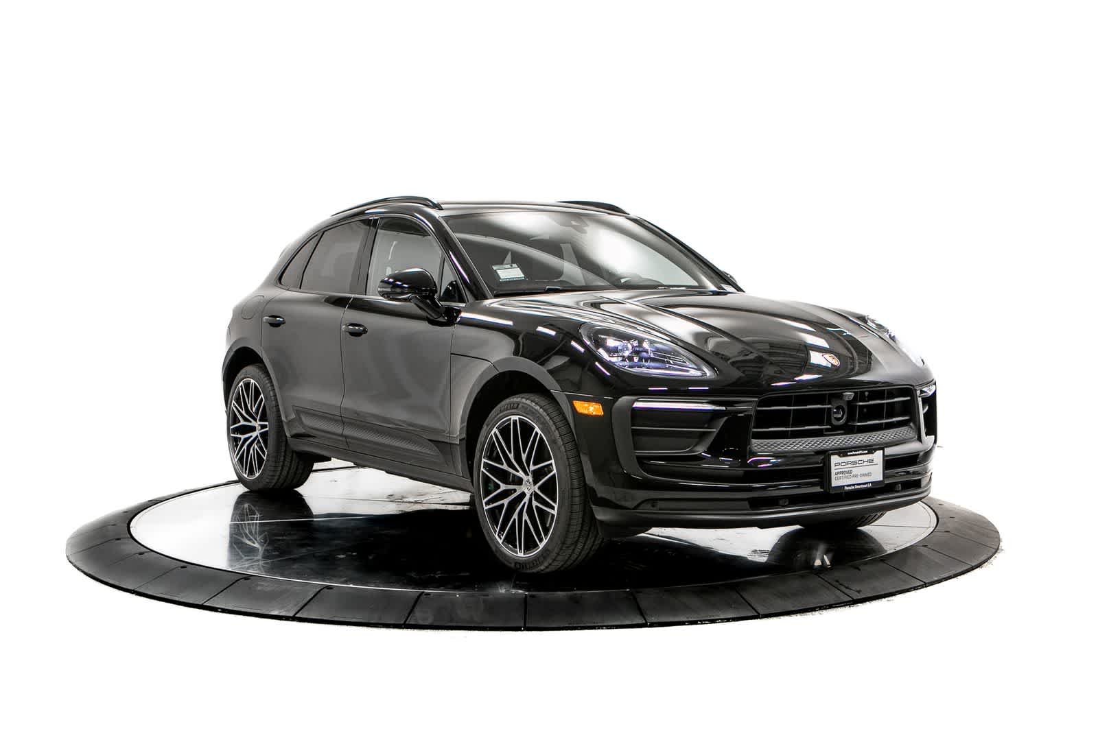 Thumbnail: 2026 Porsche Macan - 9