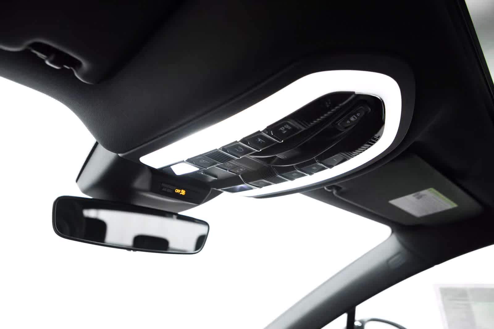 Thumbnail: 2026 Porsche Macan - 30