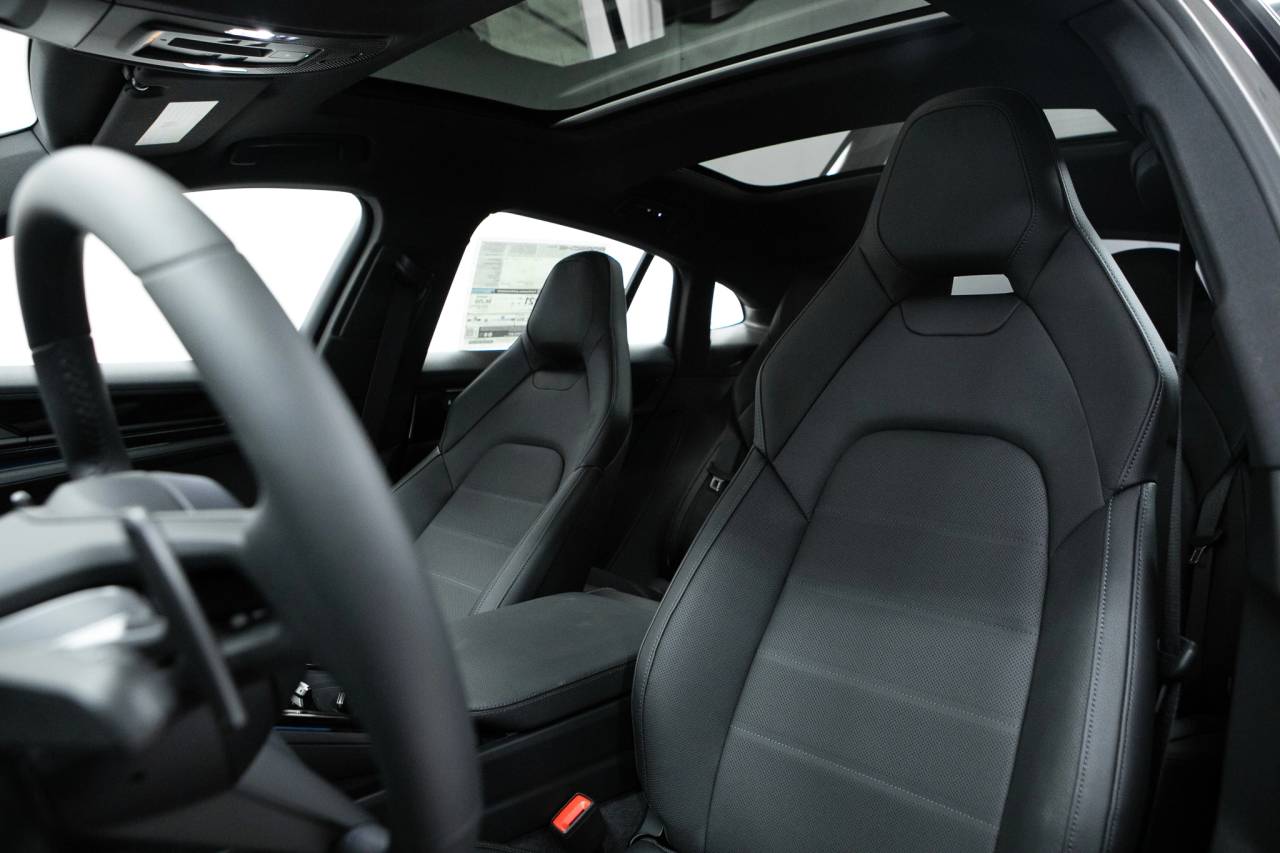 Thumbnail: 2026 Porsche Panamera - 5