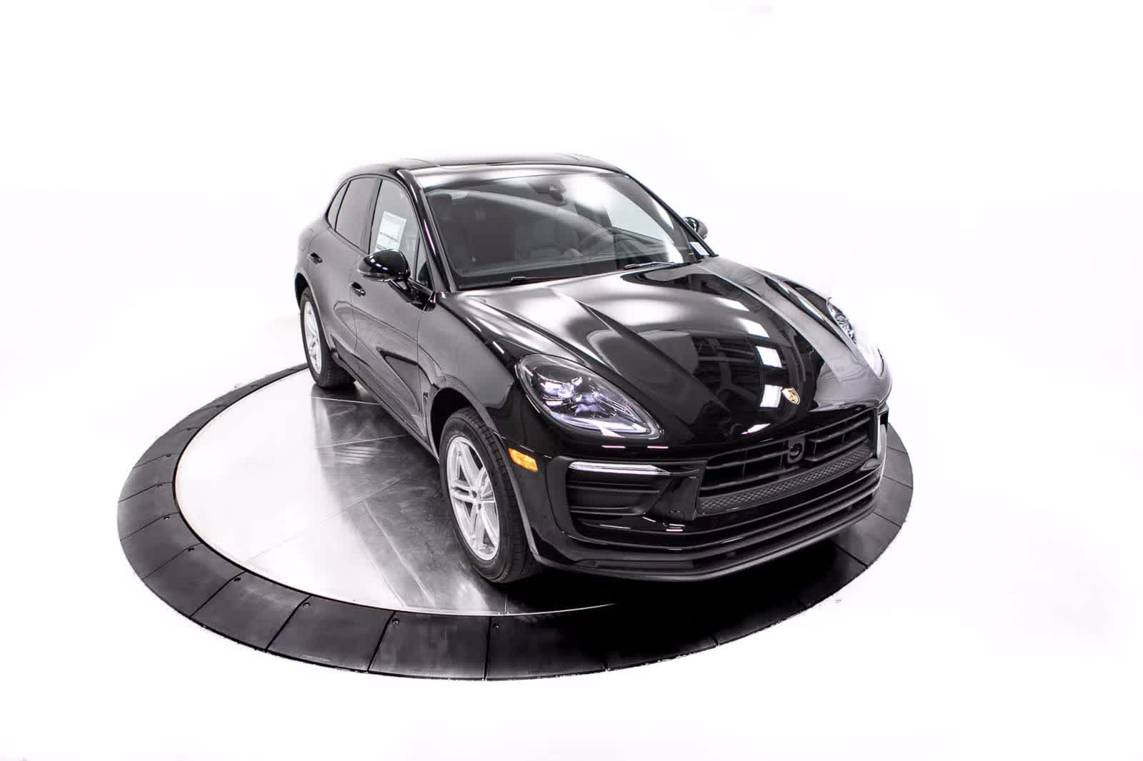 Thumbnail: 2026 Porsche Macan - 27